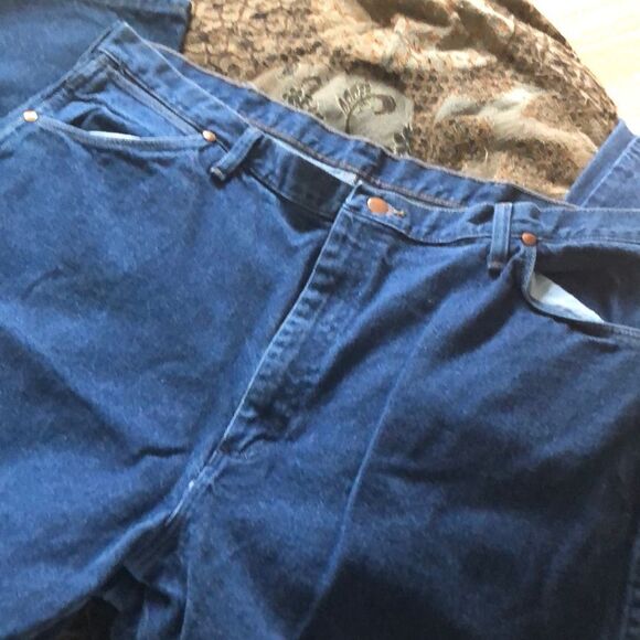Wrangler sz 42 x 34 Men’s jeans like new see pics - Picture 4 of 4